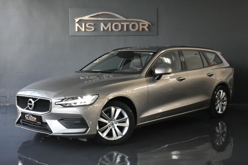 VOLVO V60 D3 MOMENTUM 2.0 150CV UNICO PROPIETARIO - IVA DEDUCIBLE