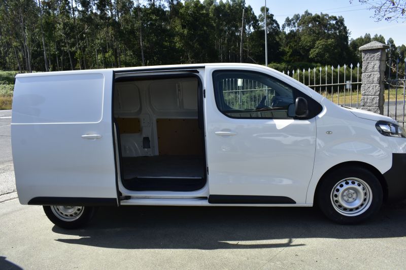 CITROEN JUMPY 2.0 BLUEHDI 120CV 6 VEL TALLA M CONFORT  3 PLAZAS - PUERTA LATERAL - NACIONAL - UNICO PROPIETARIO - IVA DEDUCIBLE