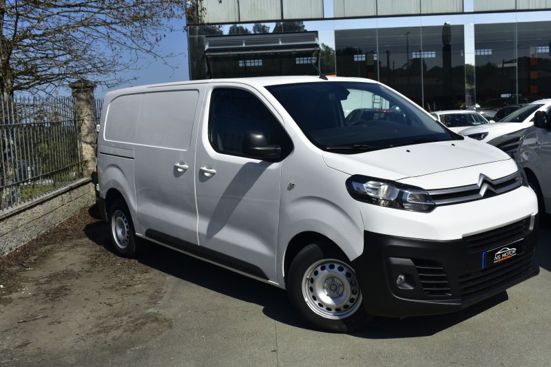 CITROEN JUMPY 2.0 BLUEHDI 120CV 6 VEL TALLA M CONFORT  3 PLAZAS - PUERTA LATERAL - NACIONAL - UNICO PROPIETARIO - IVA DEDUCIBLE