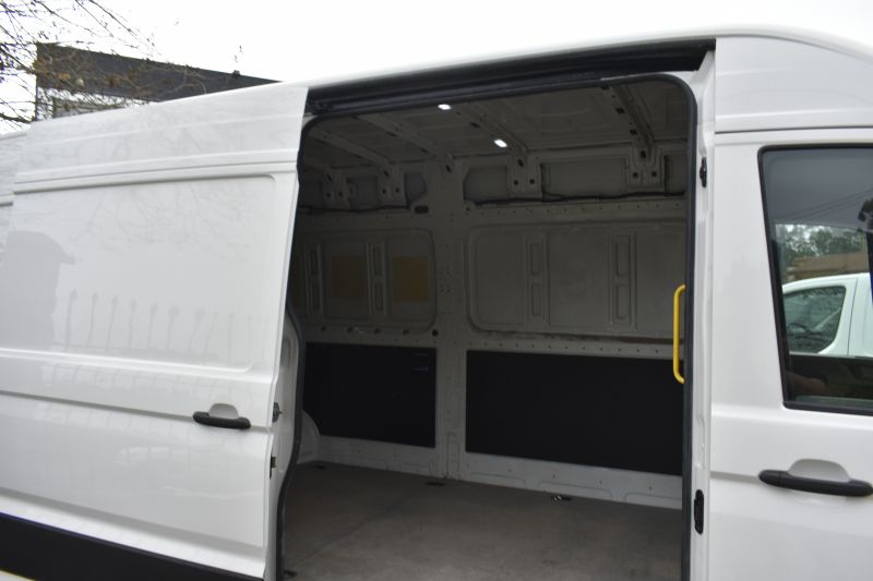 VOLKSWAGEN CRAFTER 35 FURGON BL TA L4H3 2.0TDI 140CV - NACIONAL - UNICO PROPIETARIO - IVA DEDUCIBLE