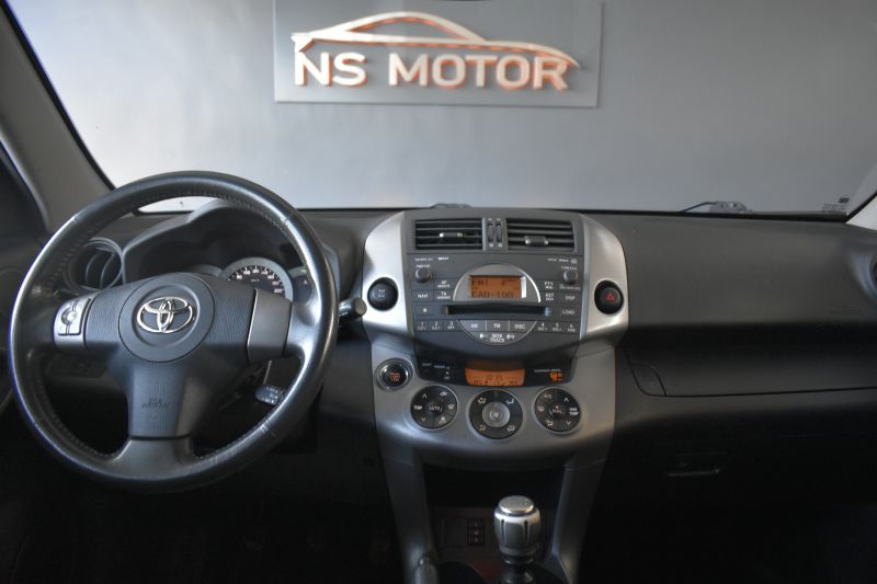 TOYOTA RAV 4 2.2 4X4 177CV PREMIUM - NACIONAL 