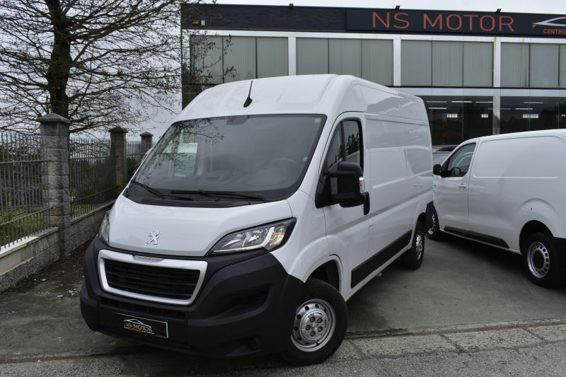 PEUGEOT BOXER FURGÓN TECHO ELEVADO 335 L2H2 PREMIUM 2.0 BLUEHDI 140CV - NACIONAL - UNICO PROPIETARIO - IVA DEDUCIBLE