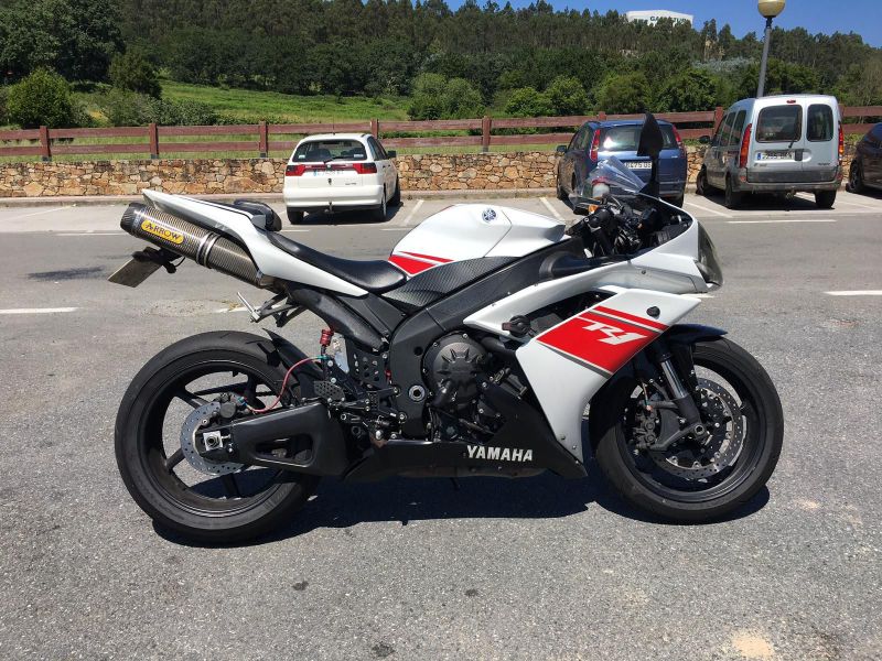 YAMAHA R1 RESTYLING