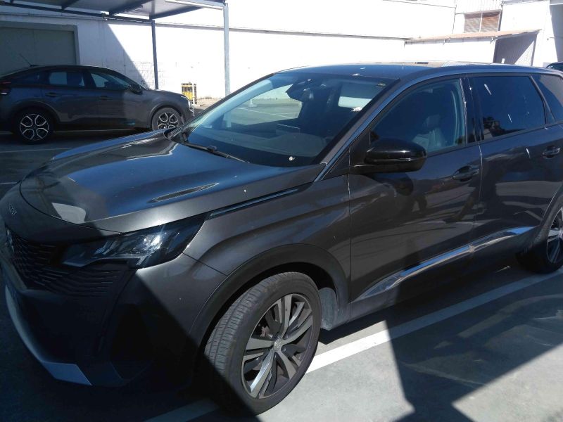 PEUGEOT 5008 1.5 BLUEHDI 130CV ALLURE 7 PLAZAS NACIONAL - UNICO PROPIETARIO - IVA DEDUCIBLE 